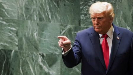 Trump asegura que deberá tomar una decisión: llegar a un acuerdo o "aniquilar" a Irán Trump asegura que deberá tomar una decisión: llegar a un acuerdo o "aniquilar" a Irán