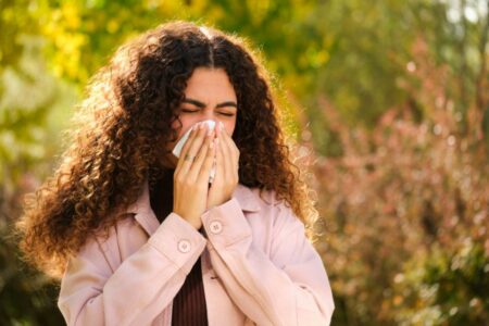 ¿Por qué la alergia produce tanta mucosidad por la noche?