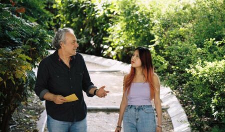 Una maleta, miles de recuerdos y la vida de Álex Angulo llegan a San Sebastián
