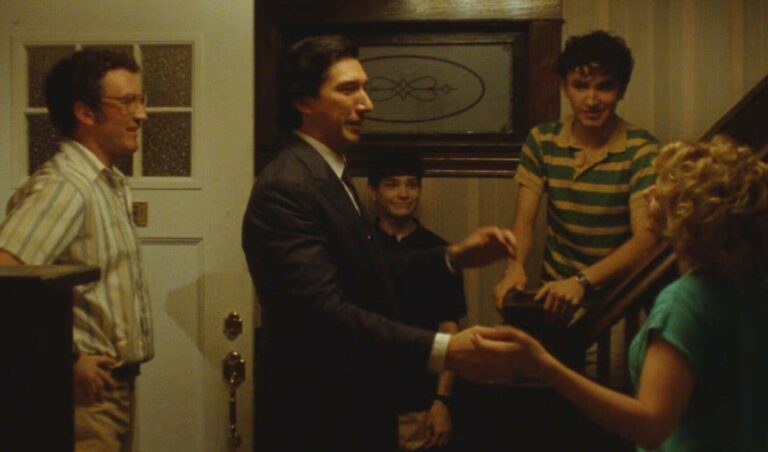 Adam Driver y Miles Teller se enfrentan a la mafia rusa en Paper Tiger