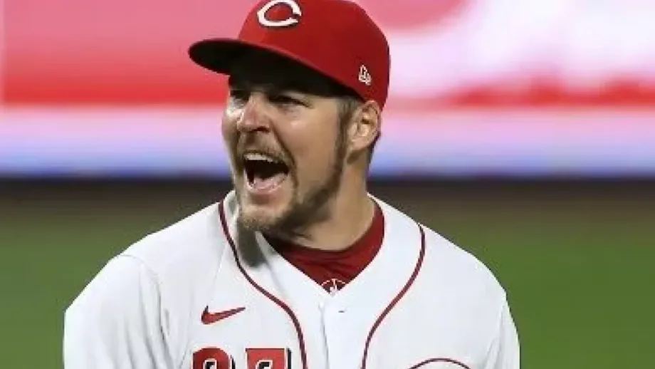 Trevor Bauer se convierte de un estelar en Grandes Ligas a un peregrino en el béisbol