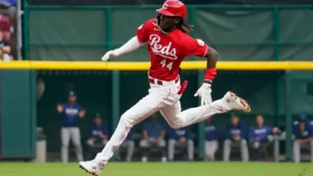 Elly de la Cruz se convierte en el 10mo pelotero dominicano en alcanzar el 30/30