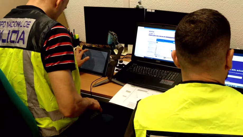 La policía italiana desarticula una comunidad secreta de pornografía infantil en Telegram La policía italiana desarticula una comunidad secreta de pornografía infantil en Telegram
