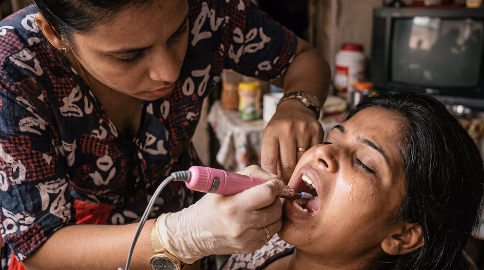Familia denuncia que atendió urgencia dental con máquina de uñas ante crisis de salud Cuba