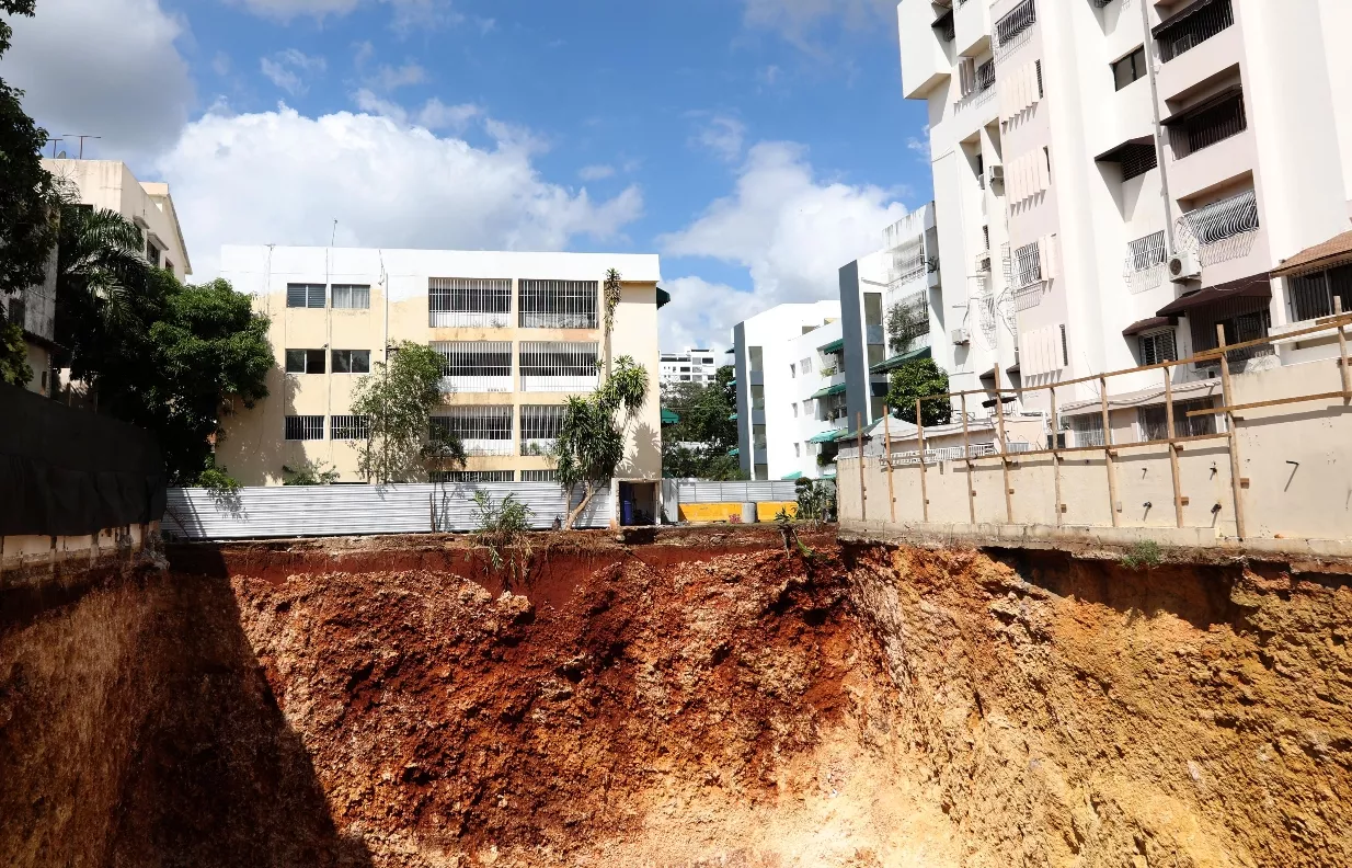Casi 6 de cada 10 obras siguen paralizadas en la región Metropolitana