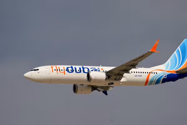 Heridos piloto y copiloto de avión de Flydubai desviado hacia Arabia Saudí