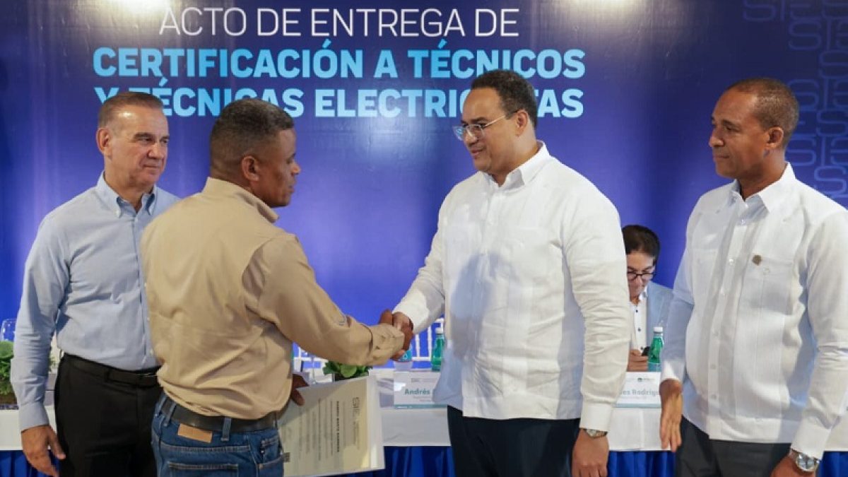 ETED socializa iniciativa de compensadores de energía para optimizar la operación de la red de transmisión