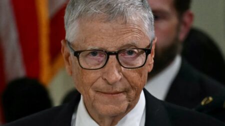Bill Gates advierte que la IA podría causar “miles de millones de muertes”, mientras la industria busca nuevas barreras de seguridad