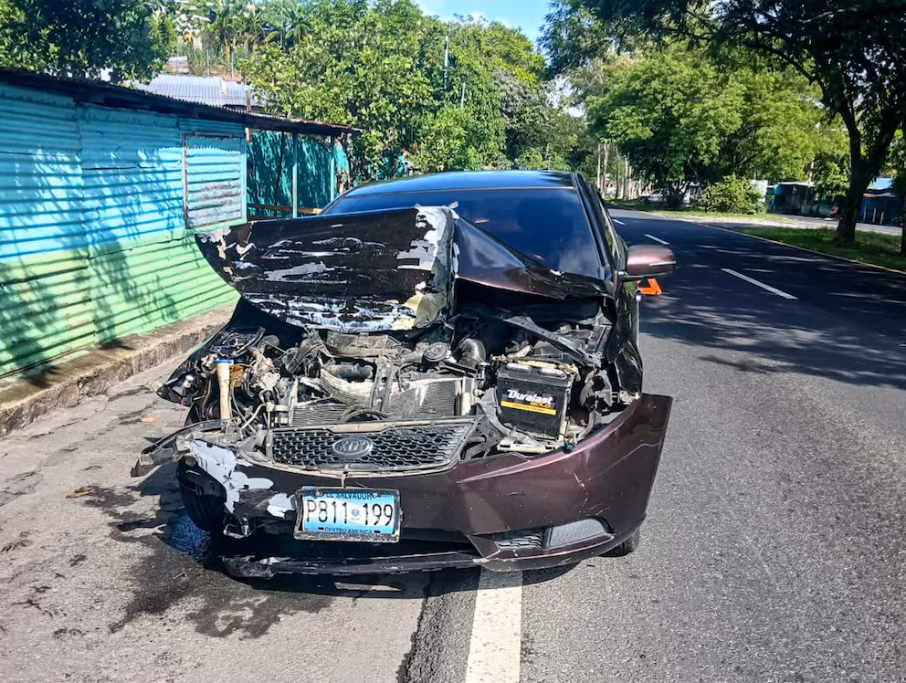 Niño de nueve años muere y 10 personas resultan heridas en accidente en El Salvador