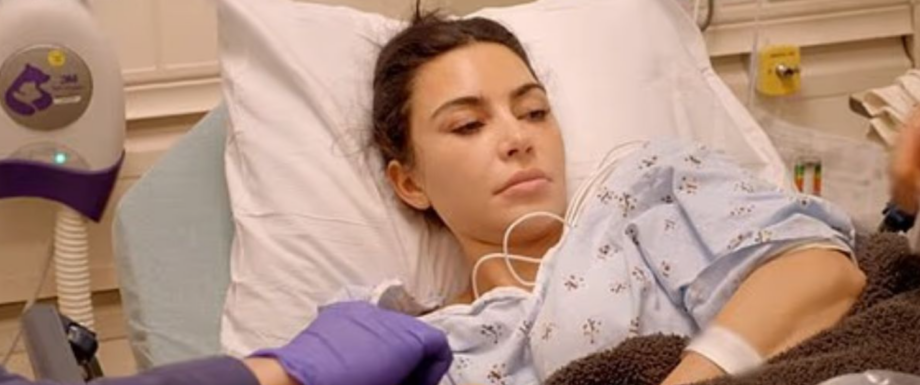 Kim Kardashian batalla con un problema de salud que tiene a su familia recordando la dolorosa muerte de su padre a los 59 años