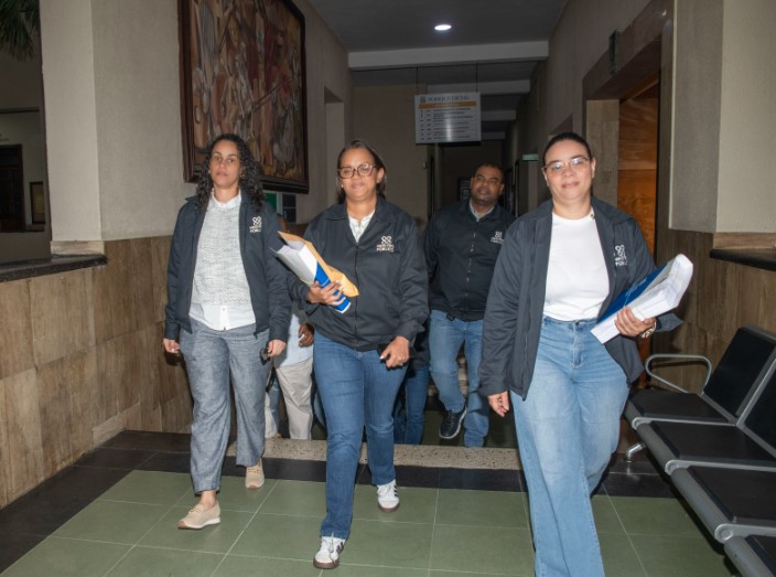 Médicos transfirieron cientos de miles de pesos a señalado como pieza del esquema contra SeNaSa, según expediente
