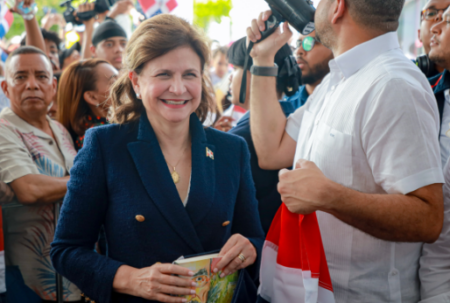 Raquel Peña felicita a jóvenes dominicanos por lograr récord Guinness de lectura Raquel Peña felicita a jóvenes dominicanos por lograr récord Guinness de lectura