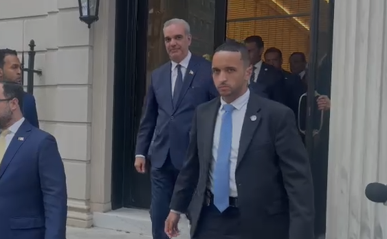 Abinader aborda estrategia y regulación de la inteligencia artificial durante reunión en Nueva York