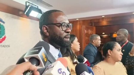 Diputado Carlos de Pérez califica de “desafortunada” advertencia de Abinader a delincuentes en caso Oro Duro Diputado Carlos de Pérez califica de “desafortunada” advertencia de Abinader a delincuentes en caso Oro Duro