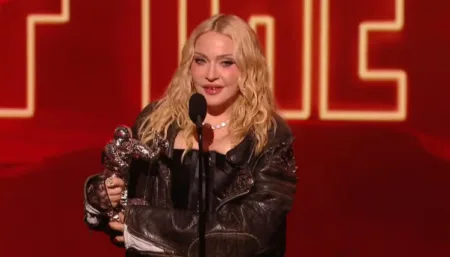 Madonna genera preocupación tras incómodo momento en los MTV VMAs 2026, tras lucir desorientada en el escenario