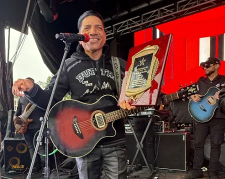 El Varón de la Bachata recibe reconocimiento en Washington e inicia gira internacional