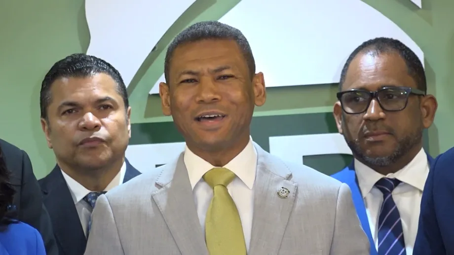 Fuerza del Pueblo cuestiona aumento de combustibles y acusa al Gobierno de incumplir promesas