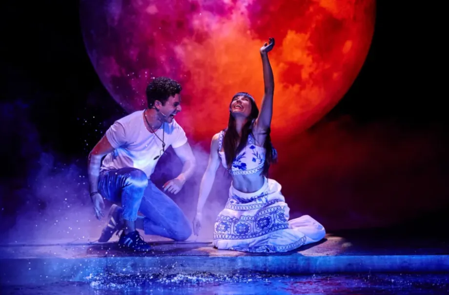 Canciones de Alejandro Sanz son la base de El Alma al Aire, un nuevo musical que brilla en el teatro