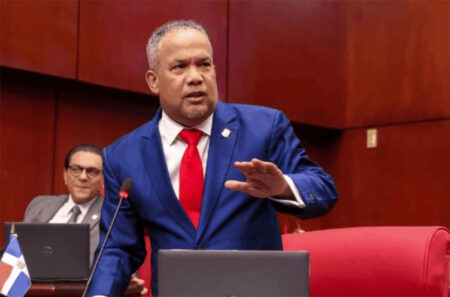 Héctor Acosta: Si el semáforo funciona ¿Qué hace un agente de Digesett creando tapones?