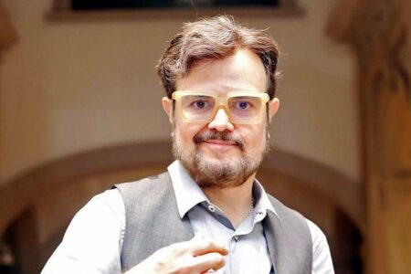 Aleks Syntek arremete contra periodistas y dice que no regresará a México