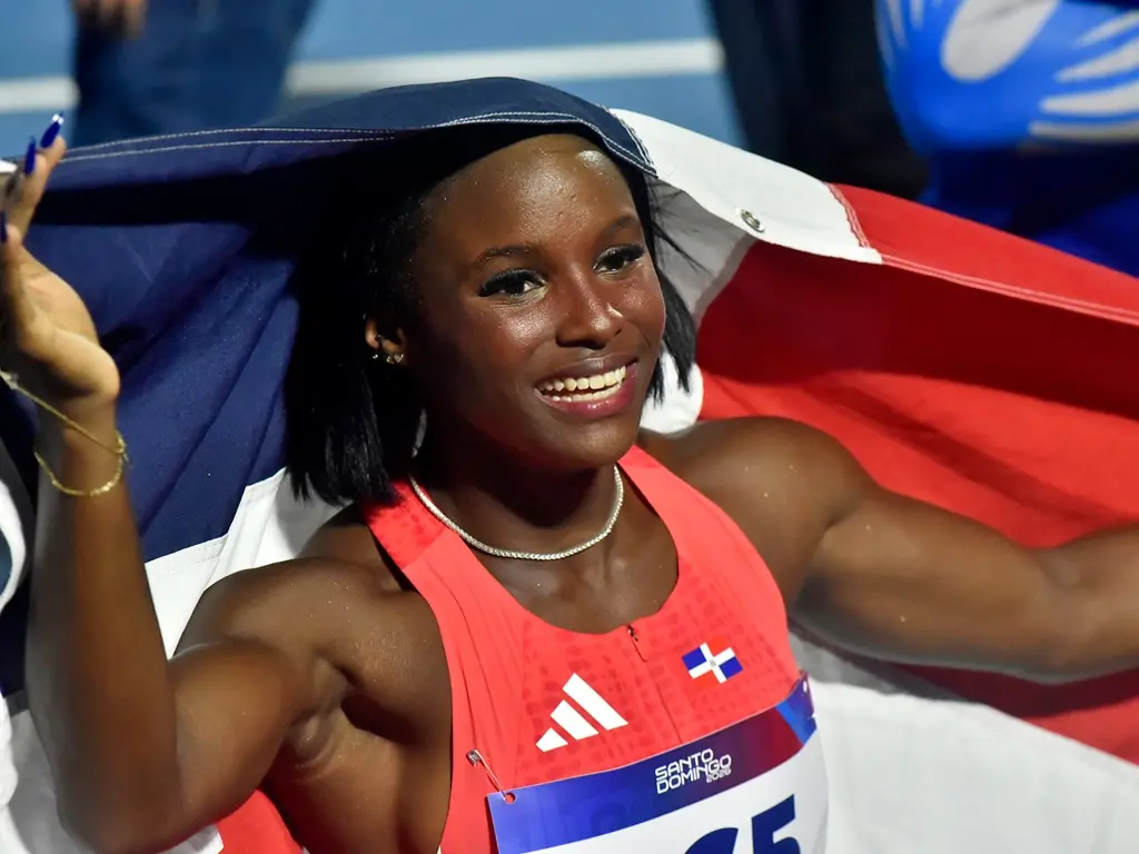 Liranyi Alonso vuelve a subir al podio con oro en los 100 metros y plata en los 200