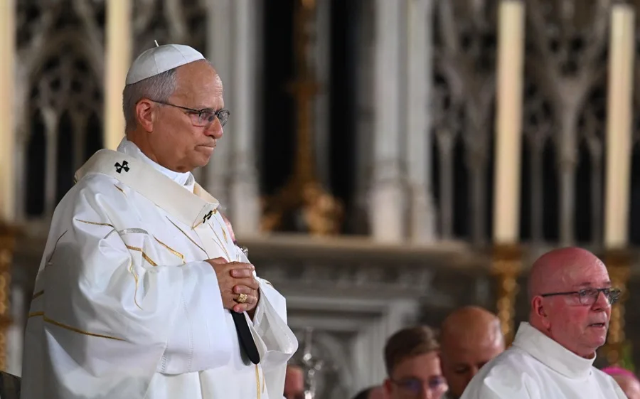 Papa León XIV afirma que la Iglesia debe ayudar a víctimas de abusos