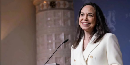 Hija de María Corina Machado recoge en Nueva York premio al liderazgo concedido a su madre
