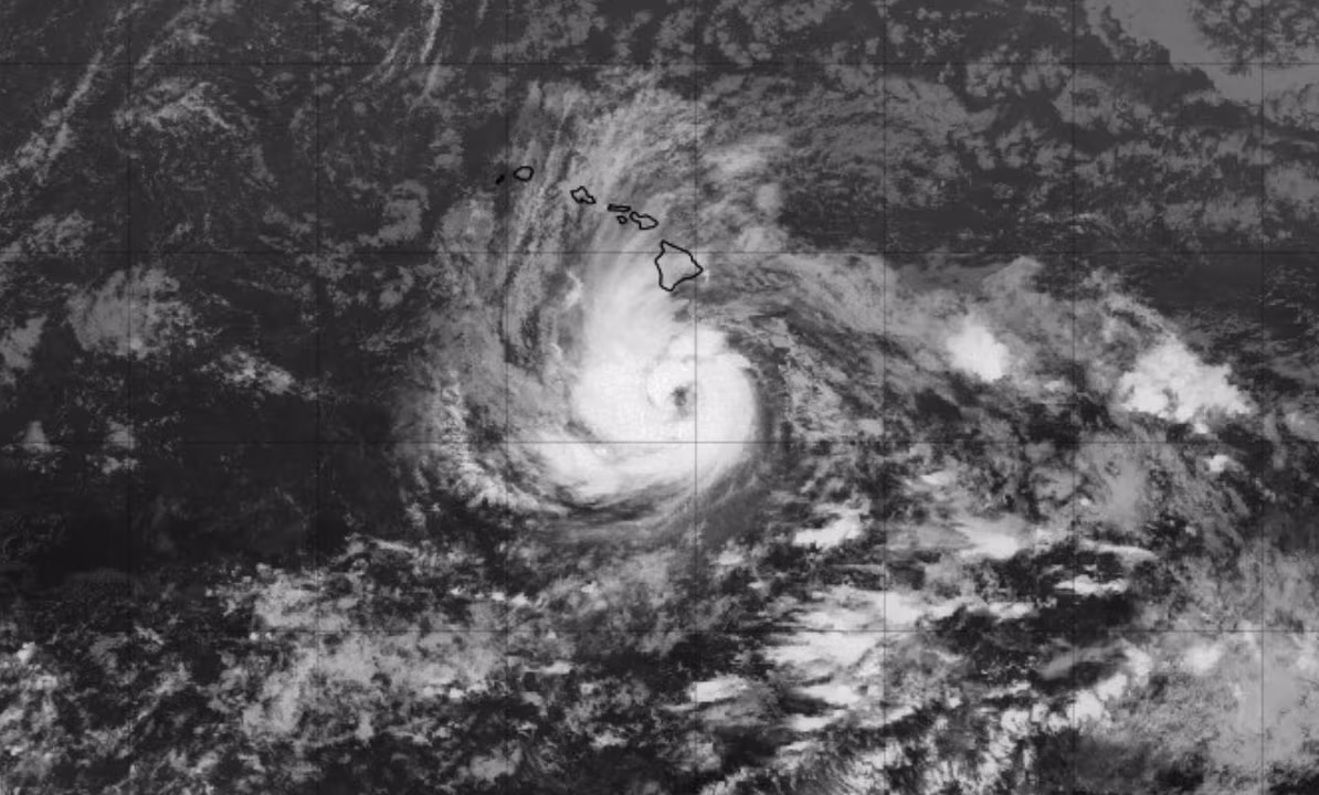 Huracán Nolo se intensifica y avanza hacia Hawái con riesgo de lluvias catastróficas