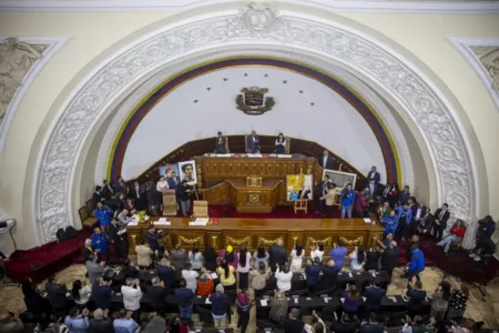 Parlamento de Venezuela activa comisión para renovar el Supremo venezolano Parlamento de Venezuela activa comisión para renovar el Supremo venezolano