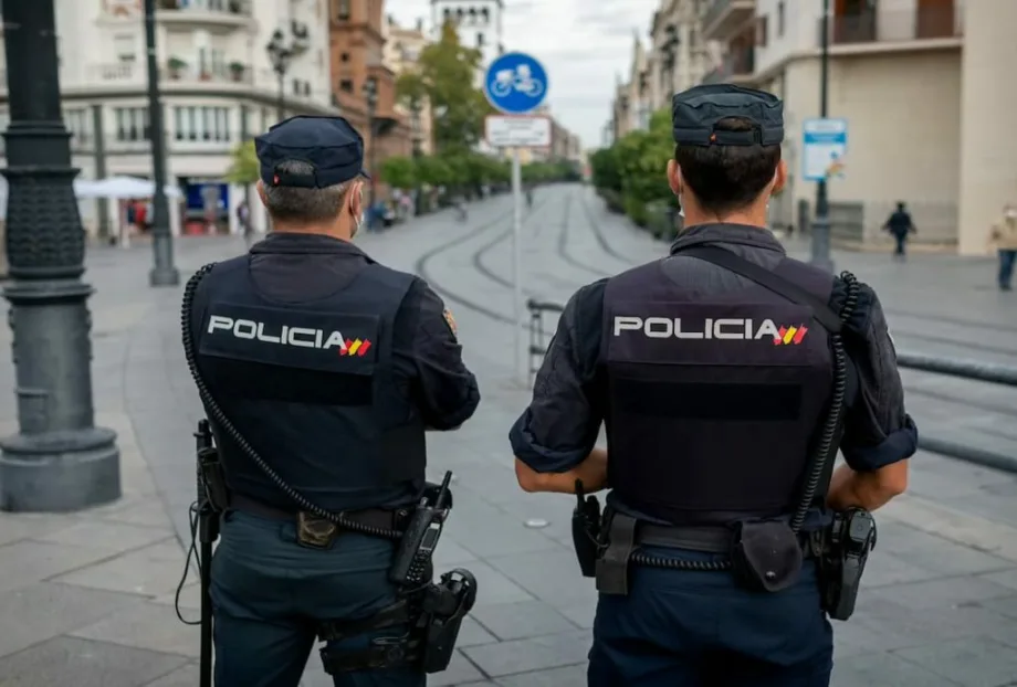 Policía española despliega operación contra presunta red dominicana dedicada a documentos falsos