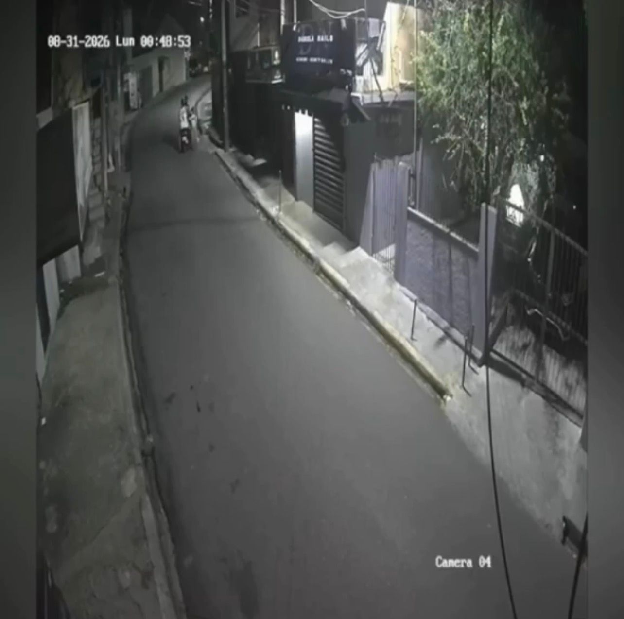 Cámaras de seguridad captan atraco armado a una pareja en presencia de un menor de 5 años en SDO