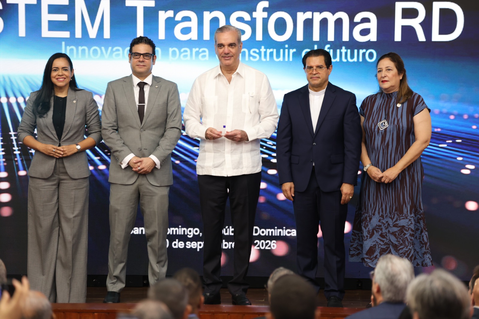 PUCMM desarrolla 50 unidades del primer microchip universitario dominicano