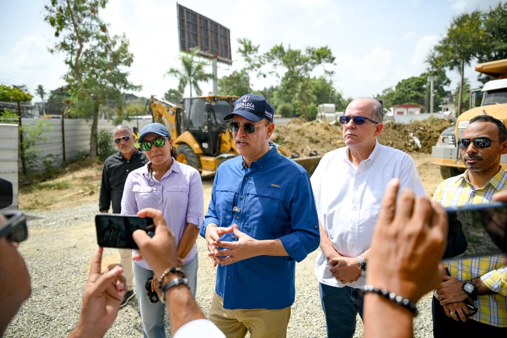 Ulises Rodríguez supervisa construcción de Estación Central de Bomberos en El Dorado