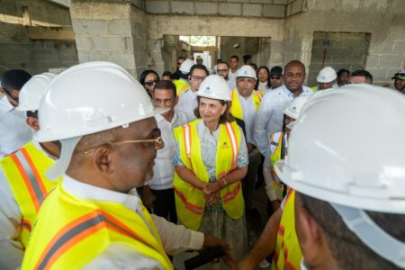 Raquel Peña supervisa construcción del Hospital Traumatológico Luis L. Bogaert en Mao Raquel Peña supervisa construcción del Hospital Traumatológico Luis L. Bogaert en Mao