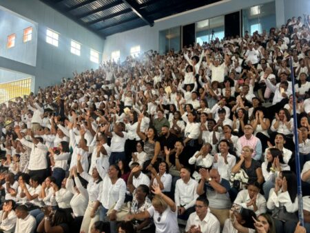 Santos Badía inicia entrega de 10,000 becas a jóvenes dominicanos