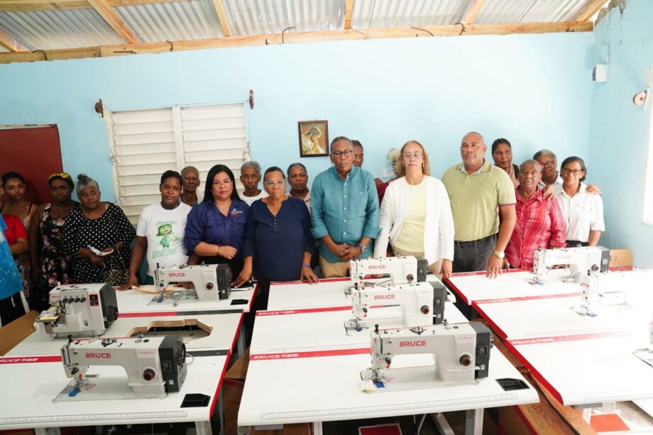 DASAC entrega máquinas de coser para impulsar autoempleo femenino en San Cristóbal DASAC entrega máquinas de coser para impulsar autoempleo femenino en San Cristóbal