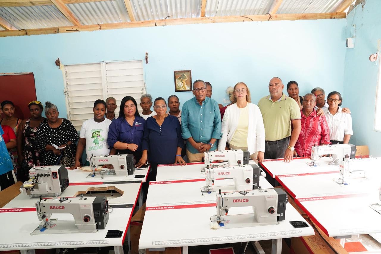 DASAC entrega máquinas de coser para impulsar autoempleo femenino en San Cristóbal