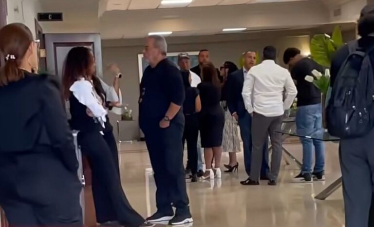 Figuras del arte y la comunicación acudieron a despedir a Elisabeth Ruiz en la funeraria Blandino