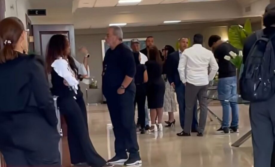 Figuras del arte y la comunicación acudieron a despedir a Elisabeth Ruiz en la funeraria Blandino