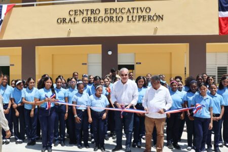 Abinader entrega nuevas escuelas y un liceo en Puerto Plata en beneficio de más de 3,200 estudiantes Abinader entrega nuevas escuelas y un liceo en Puerto Plata en beneficio de más de 3,200 estudiantes
