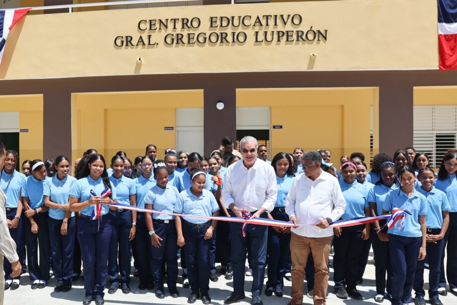 Abinader entrega nuevas escuelas y un liceo en Puerto Plata en beneficio de más de 3,200 estudiantes Abinader entrega nuevas escuelas y un liceo en Puerto Plata en beneficio de más de 3,200 estudiantes