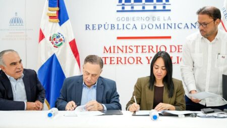 Sector privado donará terrenos para construir nueva estación de bomberos en Haina Sector privado donará terrenos para construir nueva estación de bomberos en Haina