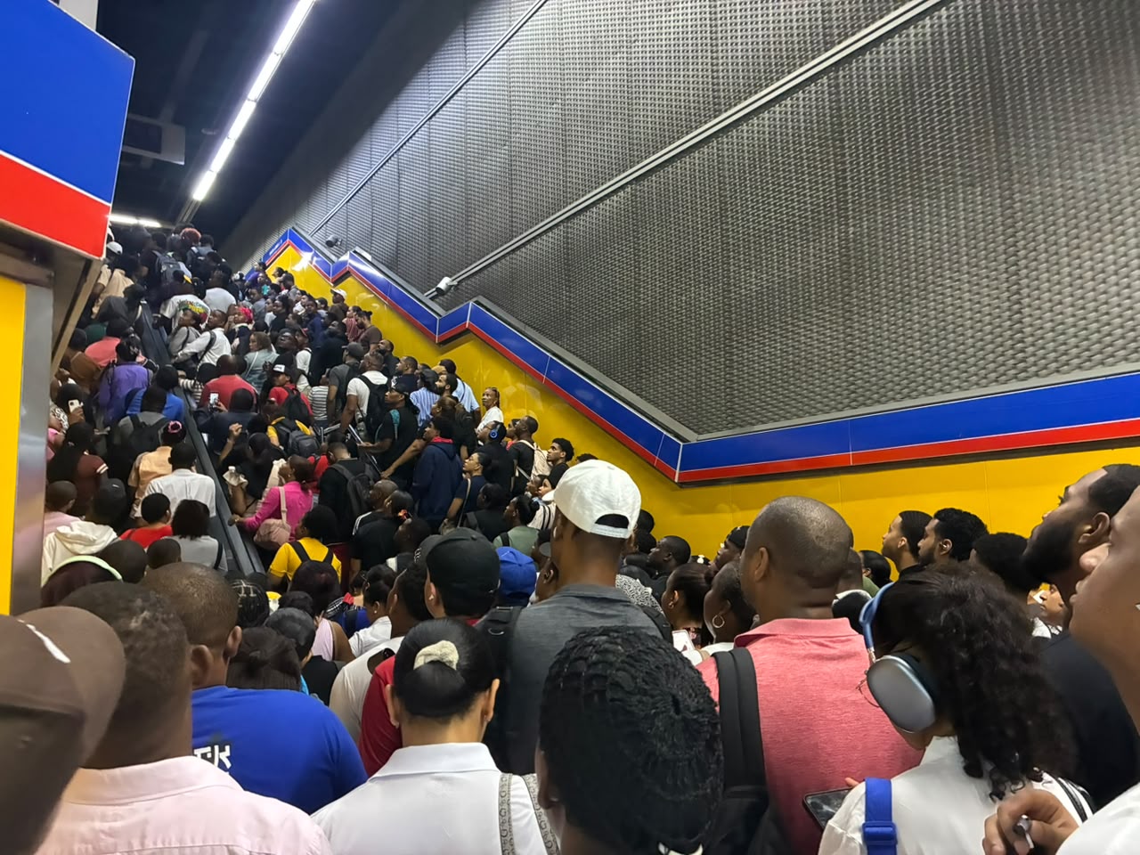 ¡Vuelve a presentar fallas! Interrupción en el Metro de Santo Domingo retrasa a usuarios