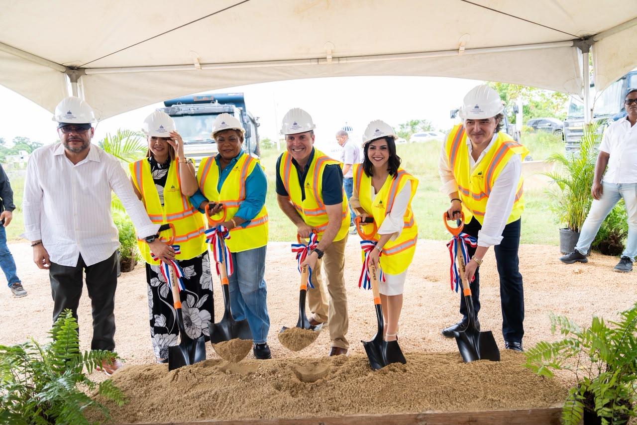 Jean Luis Rodríguez da primer palazo para construir Residencial Las Acacias III en Santo Domingo Este