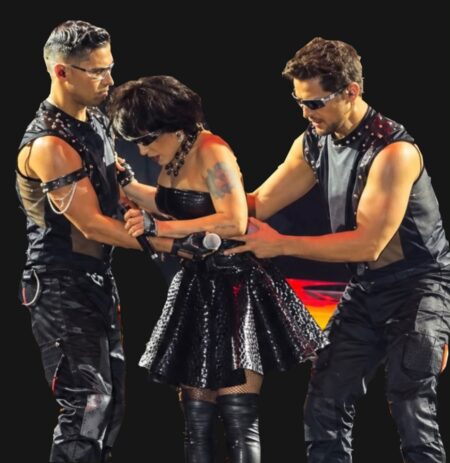 Alejandra Guzmán se disloca la cadera en pleno concierto