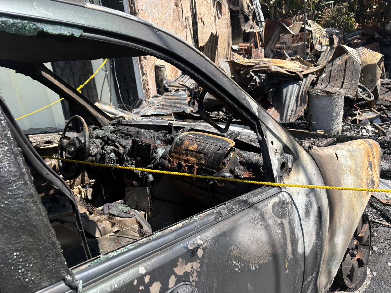 Incendio deja familia a la intemperie en la Zona Colonial; afectados piden ayuda a las autoridades