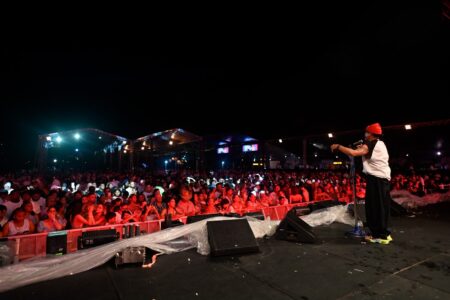 Elvis Crespo cierra The Event 2026 ante más de 2,000 turistas en Puerto Plata