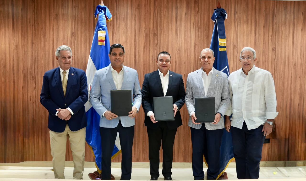 SNS, Deportes y Comité Olímpico acuerdan fortalecer atención de salud de los atletas