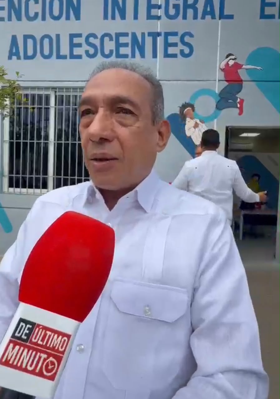 Demetrio Vicente aclara que no mantiene vínculos comerciales ni profesionales con centro médico de Samaná