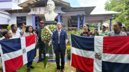 Luis de León llama a defender la democracia al conmemorar golpe de Estado contra Juan Bosch Luis de León llama a defender la democracia al conmemorar golpe de Estado contra Juan Bosch